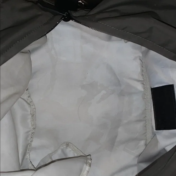 Lululemon green dufflebag vinyl with black leather handles 18in long - Picture 9 of 13